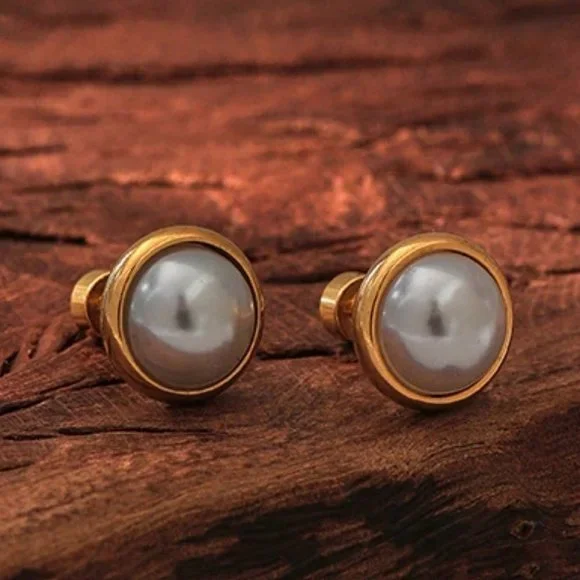 NEW 18K Gold Plated Pearl Stud Earrings - Picture 3 of 6